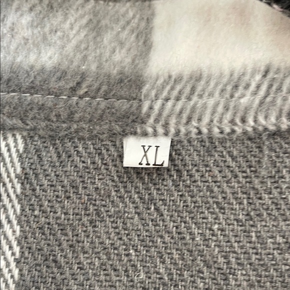 NWT Plaid Sleeveless Button-Up Vest - Picture 4 of 8